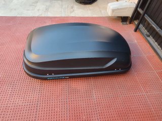 Cofre de techo coche negro