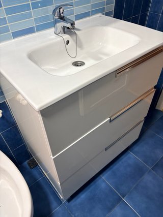 Lavabo con mueble cajonera suave + espejo