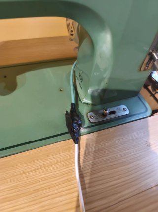 Máquina de coser Refrey