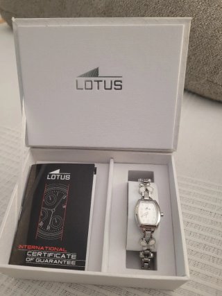 Reloj Lotus niña plata y blanco