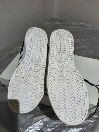 Zapatillas Adidas Court Negras y Blancas