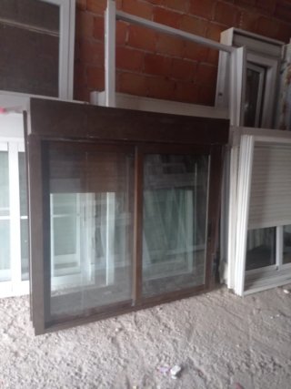 Ventanas de aluminio marrones