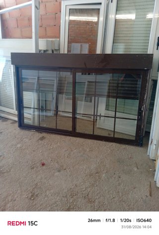 Ventanas de aluminio marrones
