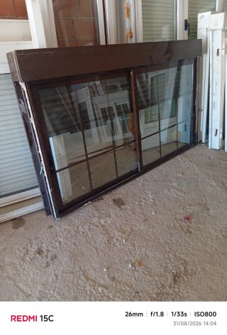 Ventanas de aluminio marrones
