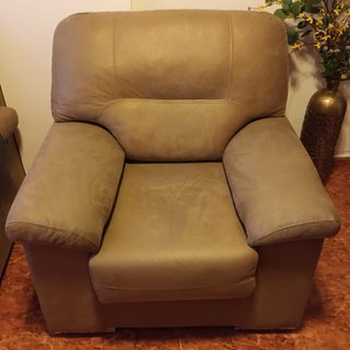Sillón cómodo gris claro