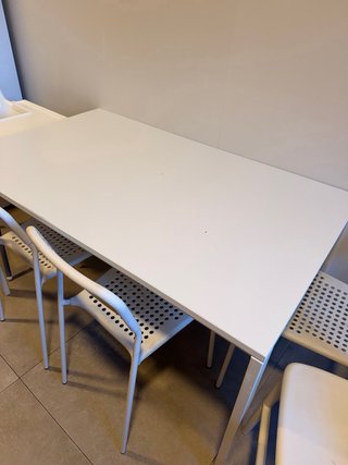 Mesa Comedor Blanca y 4 Sillas blancas