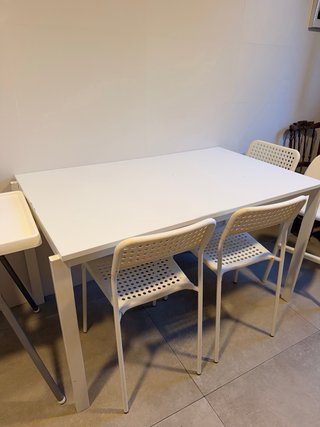 Mesa Comedor Blanca y 4 Sillas blancas