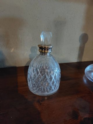 Licorera de cristal tallado