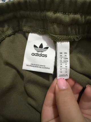 Pantalón chándal Adidas verde militar