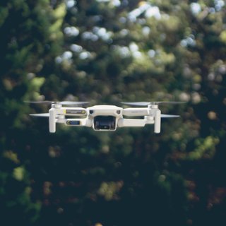 DJI Mavic Mini + 3 baterías, caja y protectores