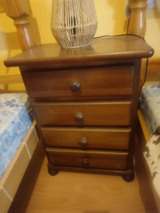 Cómoda de madera 7 cajones y mesas de noche