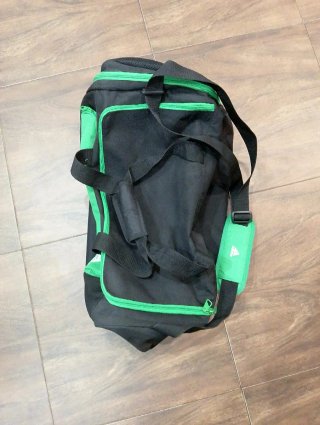 Bolsa de deporte Adidas negra y verde