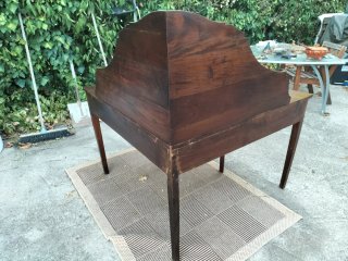 Escritorio de madera rinconera,,, marca  becara