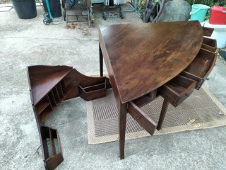 Escritorio de madera rinconera,,, marca  becara