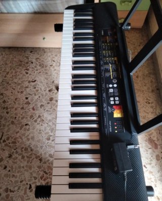 Tastiera digitale Yamaha PSR-F52
