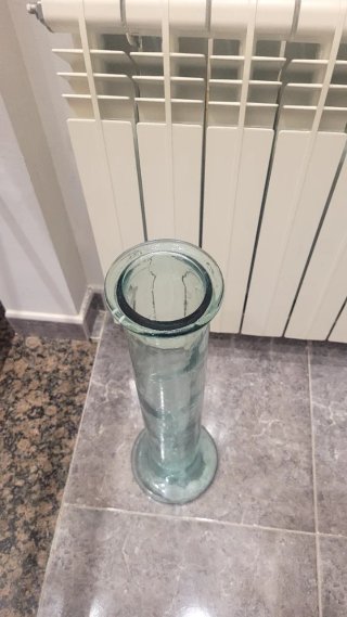 Jarrón de cristal cilíndrico verde