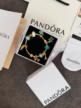 Pulsera Pandora Dorada con Charms