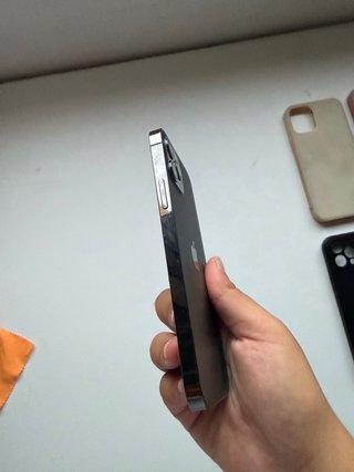 iPhone 12 Pro Gris Espacial 128GB + 4 Fundas