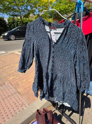 Vestido estampado azul y negro