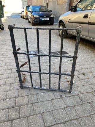 Reja antigua de hierro forjado