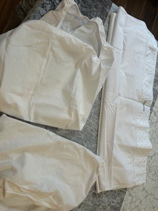 Colcha y sábanas minicuna