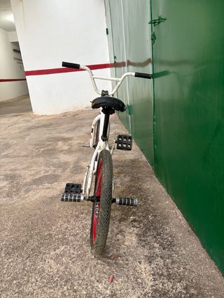 Bicicleta BMX GT Bikes Blanca