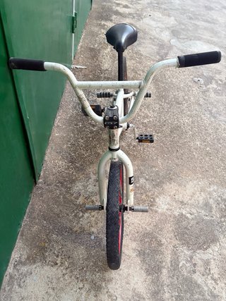 Bicicleta BMX GT Bikes Blanca