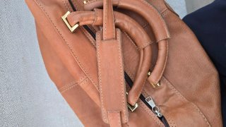 Bolsa de viaje de piel marrón