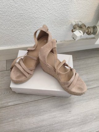 Cuñas beige y rosas