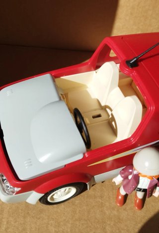 Playmobil Coche Rojo con Remolque