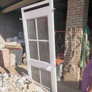 Puerta aluminio palillería