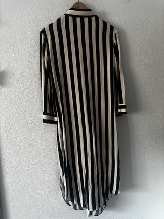 Vestido camisero Bershka rayas blanco y negro