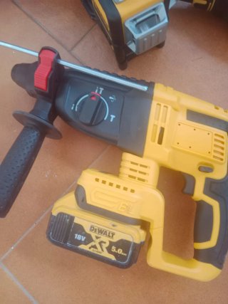 Taladro, Tornillador y Nivel Láser Dewalt