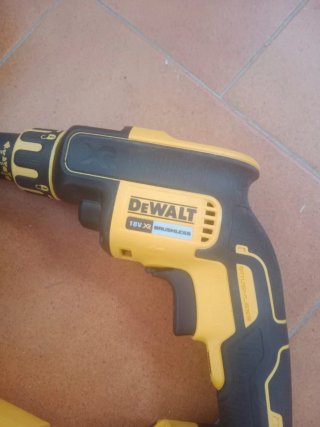 Taladro, Tornillador y Nivel Láser Dewalt
