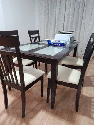 Mesa y 6 Sillas Comedor Oscuras