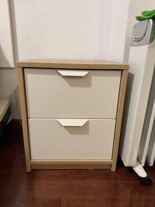 Comodini beige e marrone