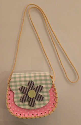 Bolso infantil con flor