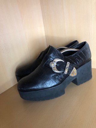 Mocasines Maje negros con hebilla plateada
