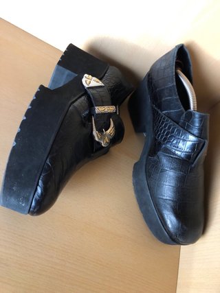 Mocasines Maje negros con hebilla plateada