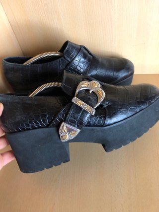 Mocasines Maje negros con hebilla plateada