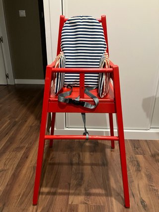Trona Ikea roja madera