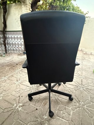 Silla de oficina negra