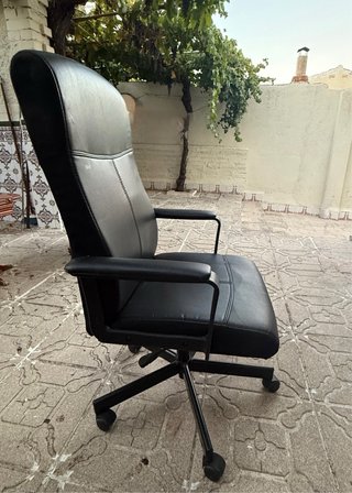 Silla de oficina negra