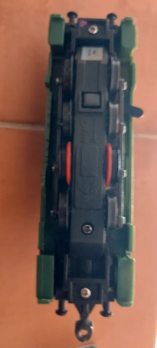 Tren Locomotora Verde marca NEW RAY