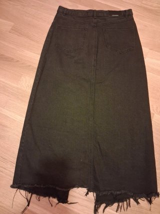 Falda larga Stradivarius negra