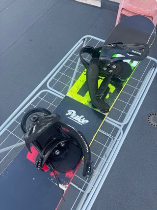 Tabla de Snowboard Salomon + fijaciones Burton