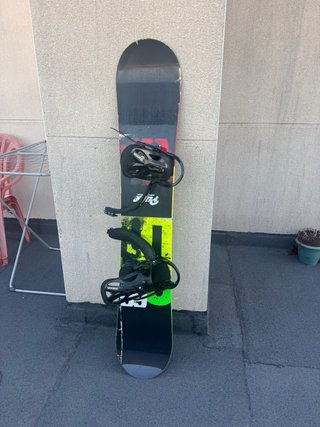Tabla de Snowboard Salomon + fijaciones Burton