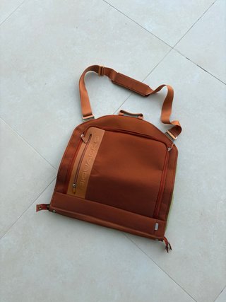 Portatrajes Piquadro Naranja y Verde