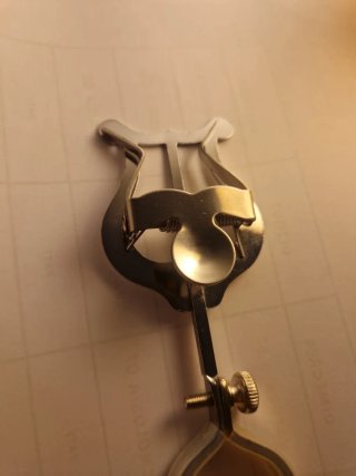 Atril para clarinete, pinza