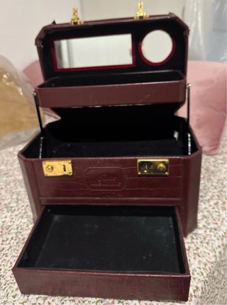 Maletín de maquillaje efecto piel cocodrilo